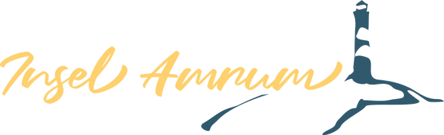 Logo mit dem Schriftzug „Insel Amrum“ in gelber Schreibschrift und einer blauen Leuchtturm-Silhouette rechts auf schwarzem Hintergrund.
