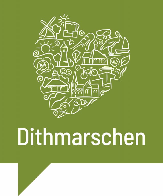 Grünes Logo mit weißem Herz aus gezeichneten Symbolen (Windmühle, Leuchtturm, Kirche, Storch, Segelboot, Fahrrad, Seehund) und dem Schriftzug „Dithmarschen“.