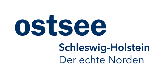 Logo in Dunkelblau auf weißem Hintergrund mit dem Schriftzug „ostsee“ sowie darunter „Schleswig-Holstein“ und „Der echte Norden“.